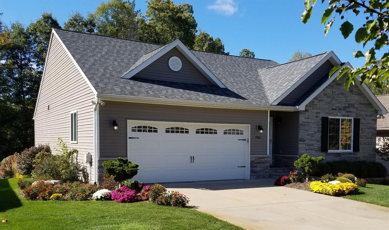 Stunning Home in Pinckney!